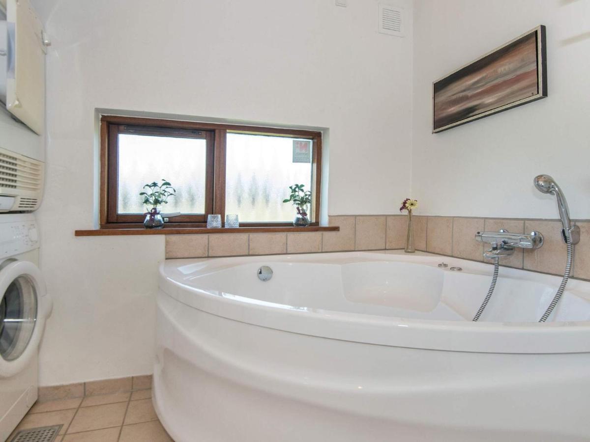 8 Person Holiday Home In Ulfborg Luaran gambar